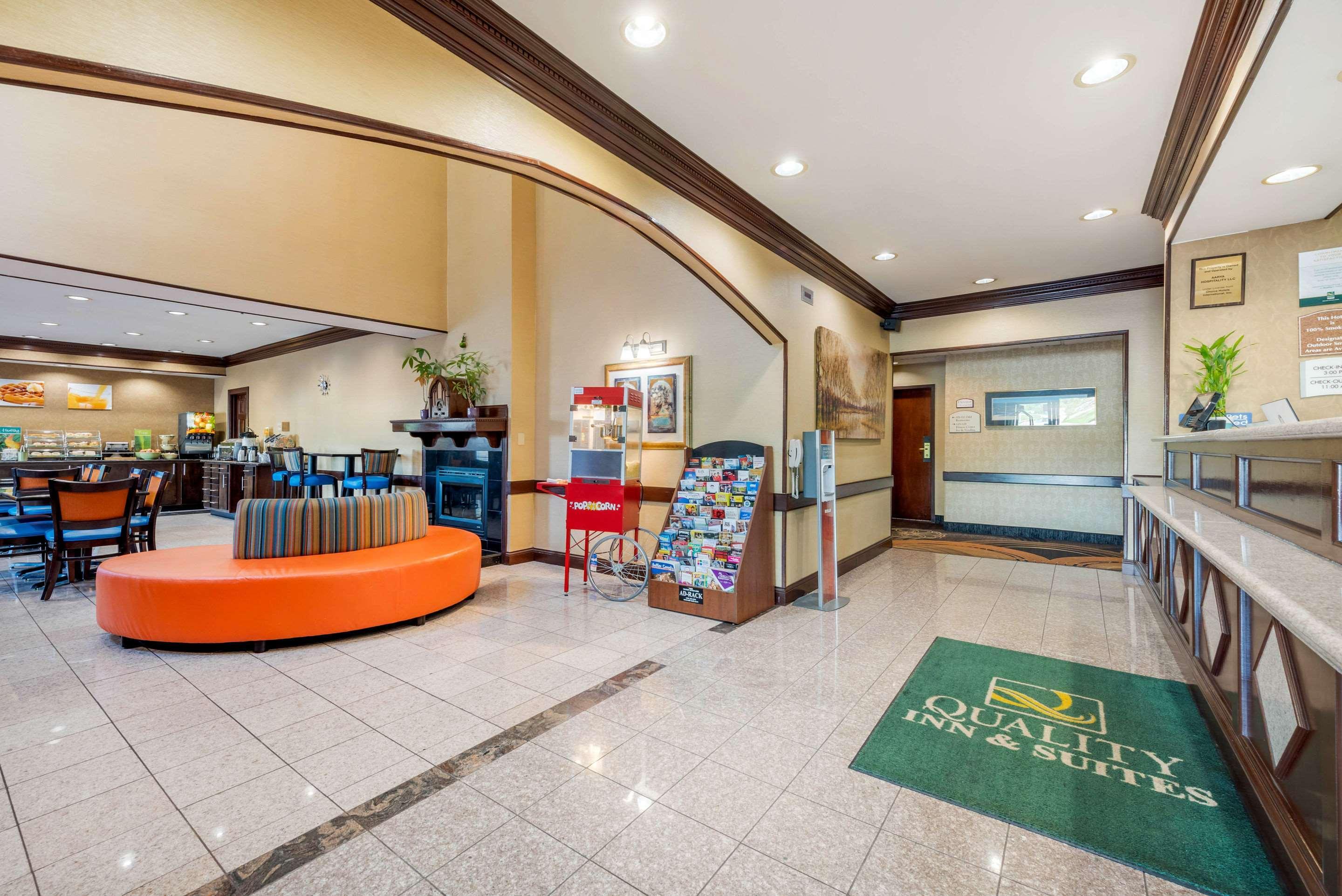 Comfort Inn & Suites Cincinnati Exterior foto