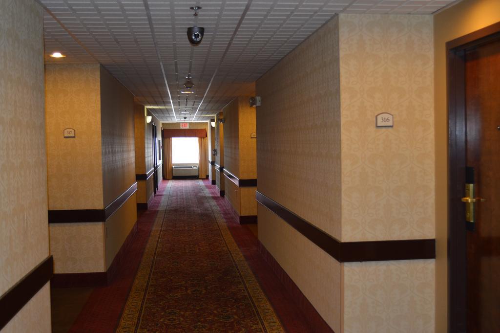 Comfort Inn & Suites Cincinnati Exterior foto