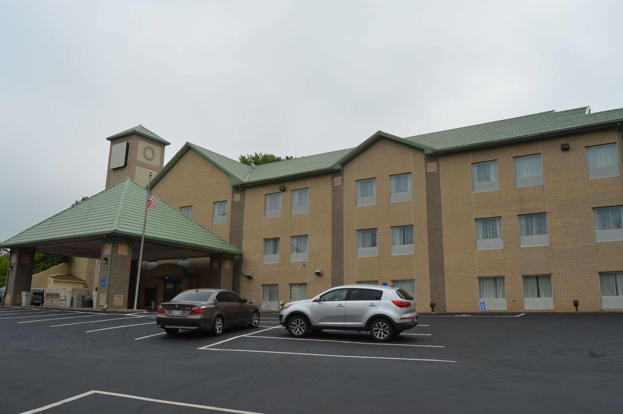 Comfort Inn & Suites Cincinnati Exterior foto